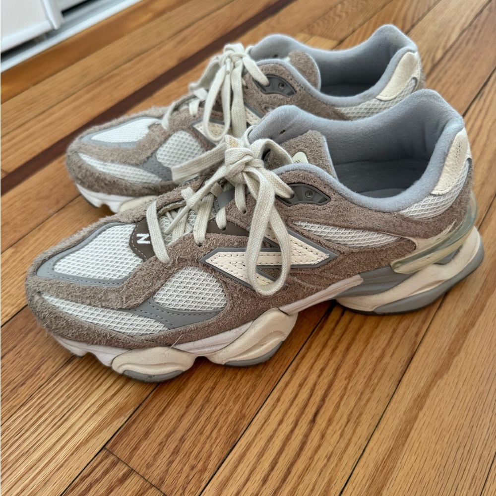 New Balance Unisex Taupe, Gray and White Sneakers 8.5 In Womens